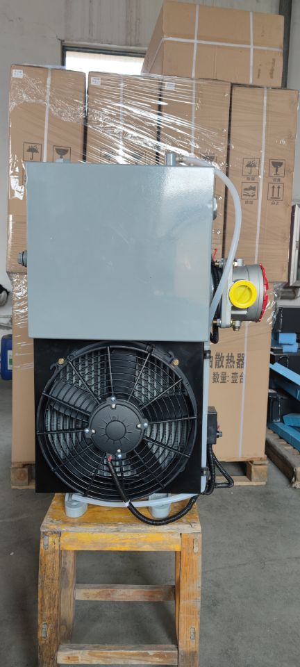 混凝土搅拌车散热器